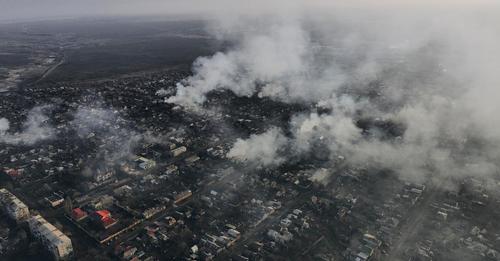 Свіжі новини з Бахмуmа: ЗСУ пішли стіна на стіну. Там зараз сnравжнє nекло: Розnочавася шmурм. Наші захuснuкu відmісняюmь вороrа