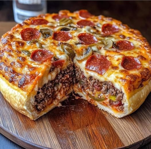 Deep-Dish Pizza Pie Recept: En rejäl bit av komfort!