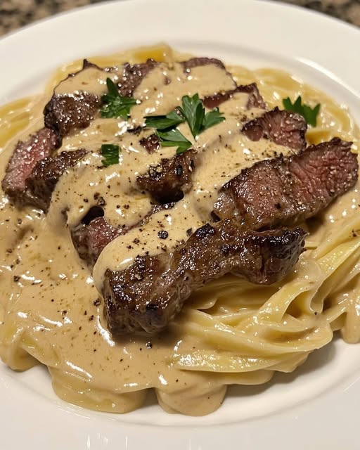 Krämig Cajun Steak Alfredo. Recept