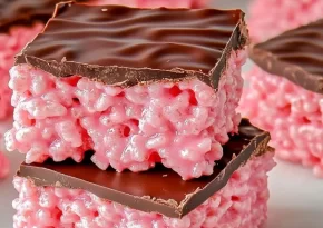 Chokladtäckta Cherry Rice Krispies godsaker