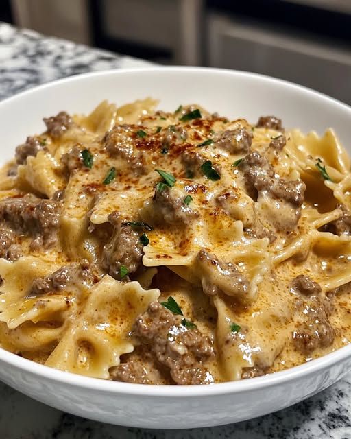 Krämig pasta med nötfärs, vitlök och parmesan. Recept