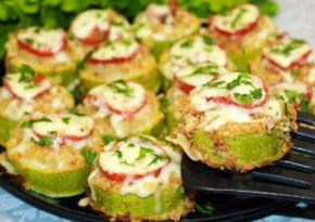 Hela sommaren har jag lagat zucchini med köttfärs på samma sätt
