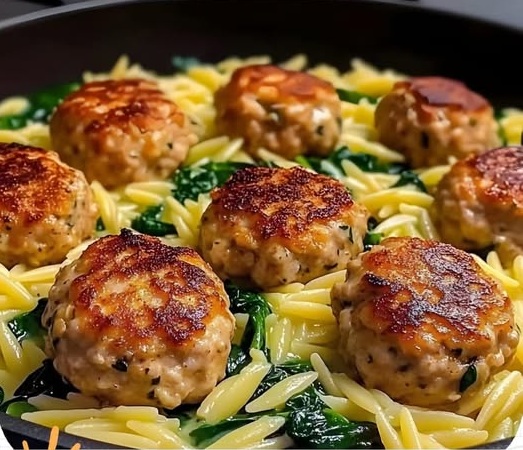 Citronkycklingbullar med krämig vitlöksspenat-orzo