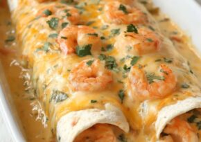Räkenchiladas med krämig sås – smakrik lyx på mexikanskt vis. Recept