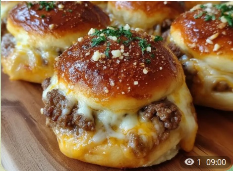 Vitlöks- och parmesanfyllda burgarbomber. Recept