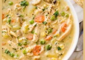 Krämig kycklingpajsoppa – comfort food när den är som bäst