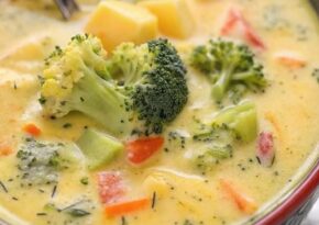 Broccoli- och potatissoppa – otroligt god och klar på 20 minuter!