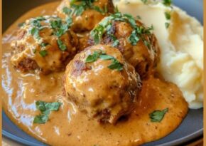 Ultimata krämiga svenska köttbullar med potatismos