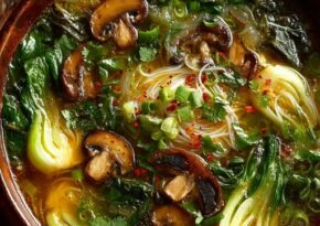 Läkande ingefära-vitlöksbuljong med risnudlar