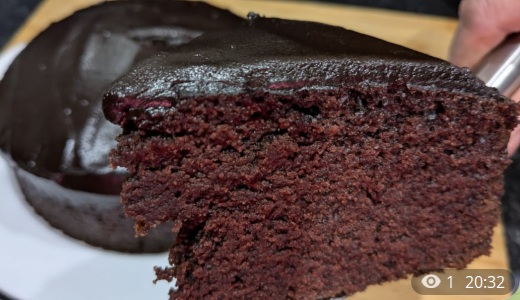 Saftig chokladmannagrynskaka utan ägg och mjölk. Recept