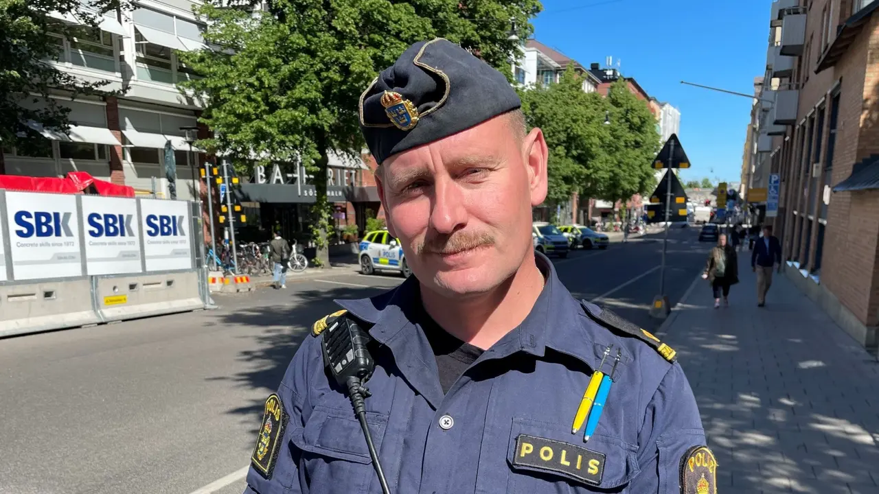 Polisen Viktor räddade hund ur varm bil – slog sönder bilrutan