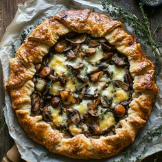 Krispig galette med svamp och ost – godare än pizza! 🍄🧀Recept