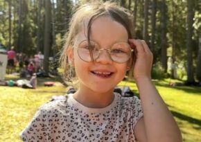 Saga, 8, hjälte när lägerledare fick allergichock