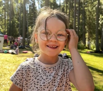 Saga, 8, hjälte när lägerledare fick allergichock