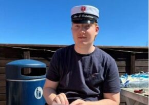 Politiet efterlyser student