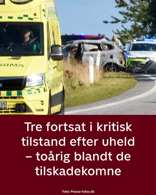 Tre i kritisk tilstand efter alvorligt uheld – biler og campingvogn udbrændt