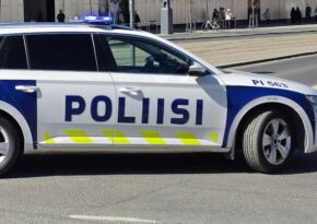 Puukotus keskellä Helsinkiä – Epäilty karkuteillä