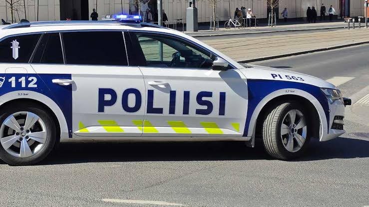 Puukotus keskellä Helsinkiä – Epäilty karkuteillä
